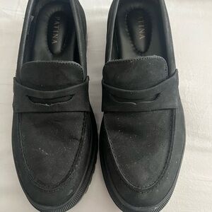 Patina Women's Black Loafers